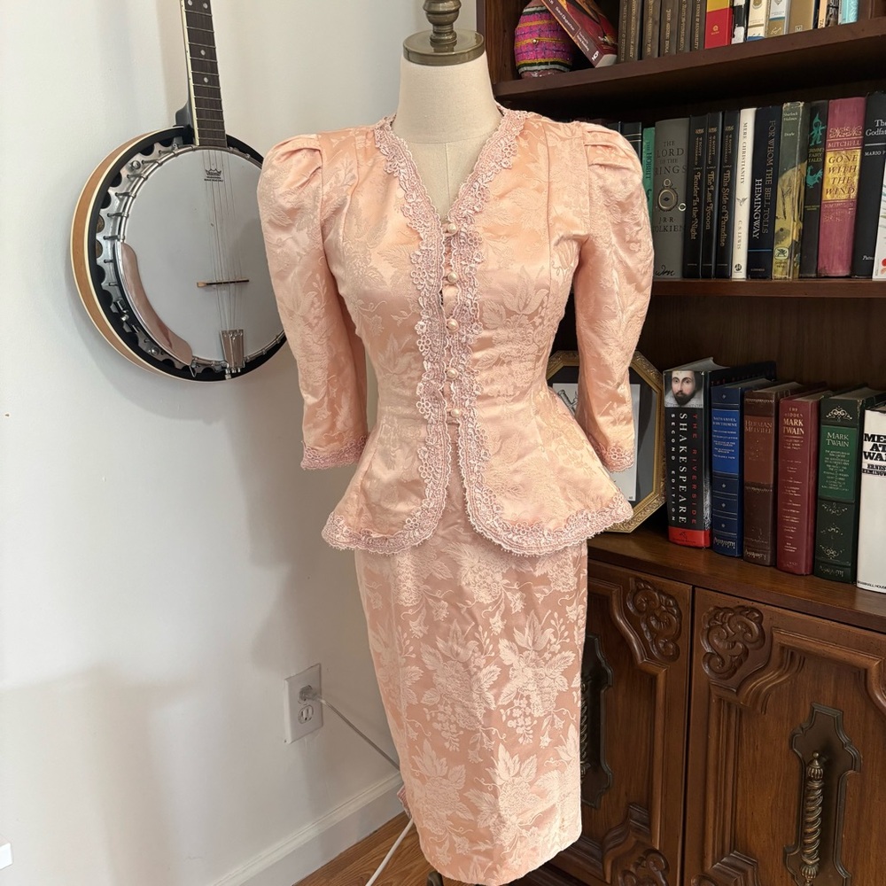 VTG 80s CACHET BY BARI PROTAS Pink Brocade Two Piece Skirt Suit Pearl SZ XS